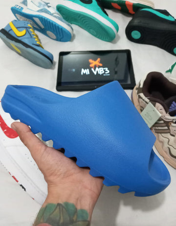 Yeezy Slide Azure